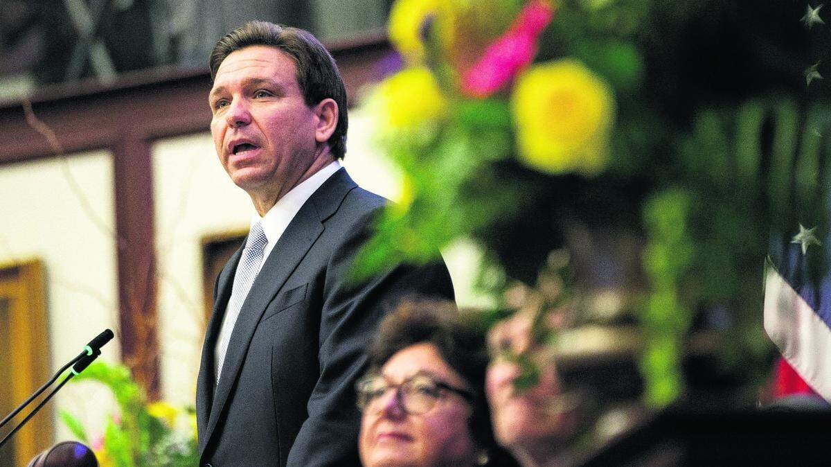 El gobernador Ron DeSantis da su discurso sobre el estado del estado durante la sesión conjunta en la Cámara de Representantes el día inaugural de la sesión legislativa de 2023, el martes 7 de marzo de 2023.