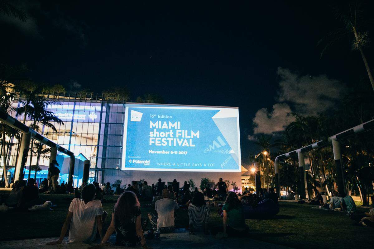 Exhibición al aire libre del Miami Short Film Festival. 