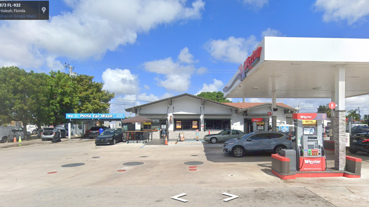 Nattal — Coffee Food Market, ubicado en la gasolinera Westar, en el 875 E. 49 Street en Hialeah.