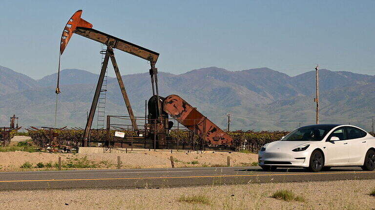 Hasta 80,4 dólares el barril: Petróleo de Texas sube tras nuevos ataques de EEUU e Irán