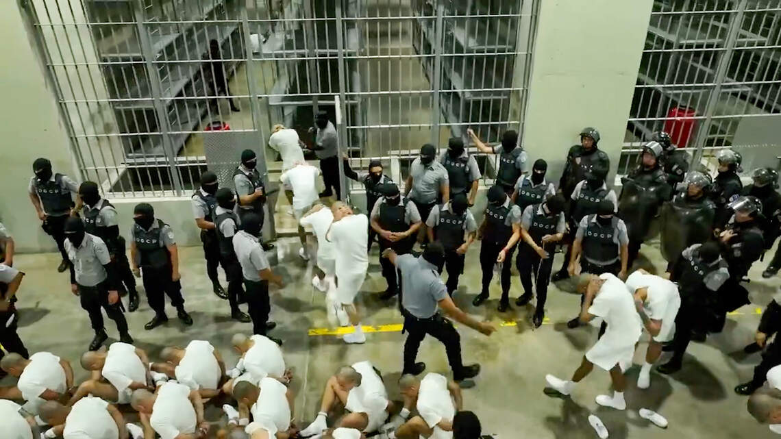 U.S. deports 17 alleged foreign criminals to El Salvador despite court ...