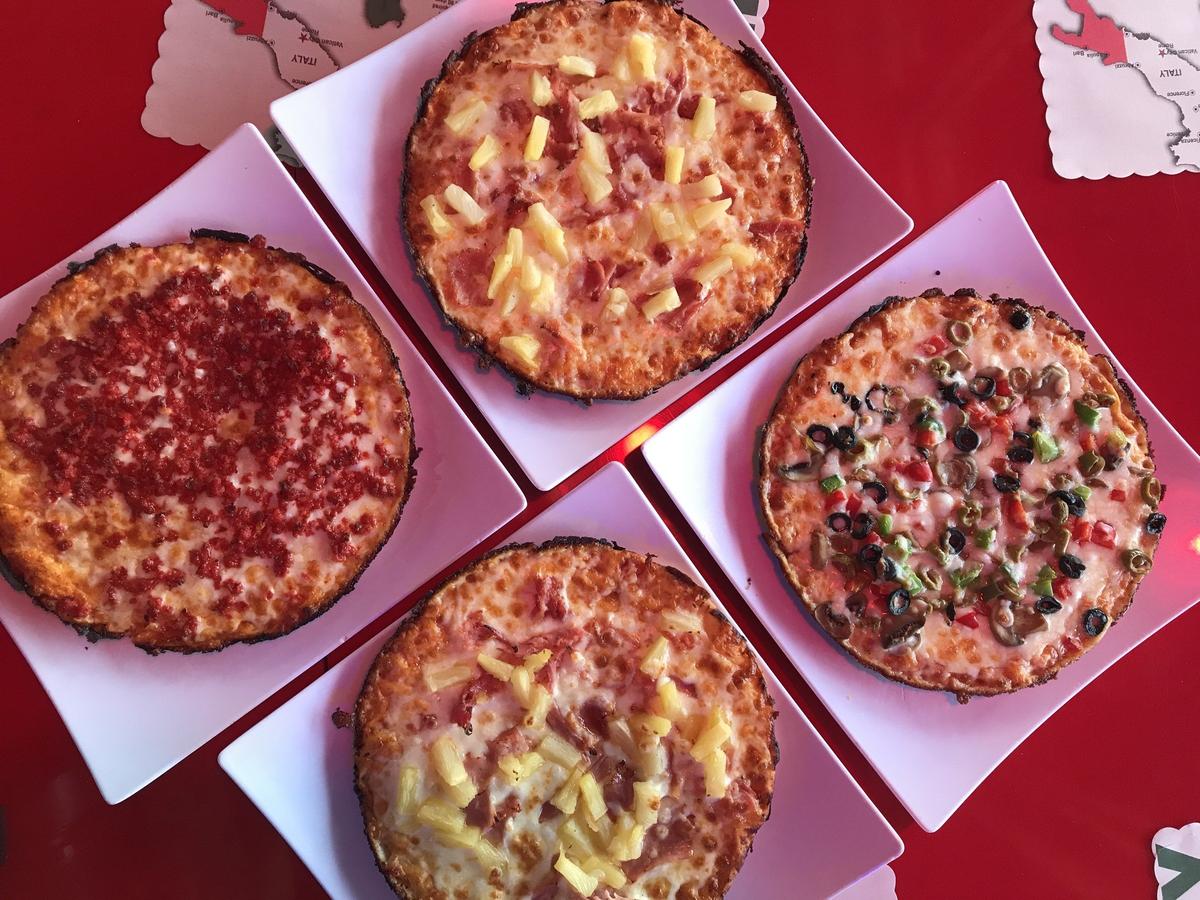 Gilberto Suárez, dueño de Cono Pizza, recortó el precio de la pizza familiar para adaptarse a los nuevos tiempos.