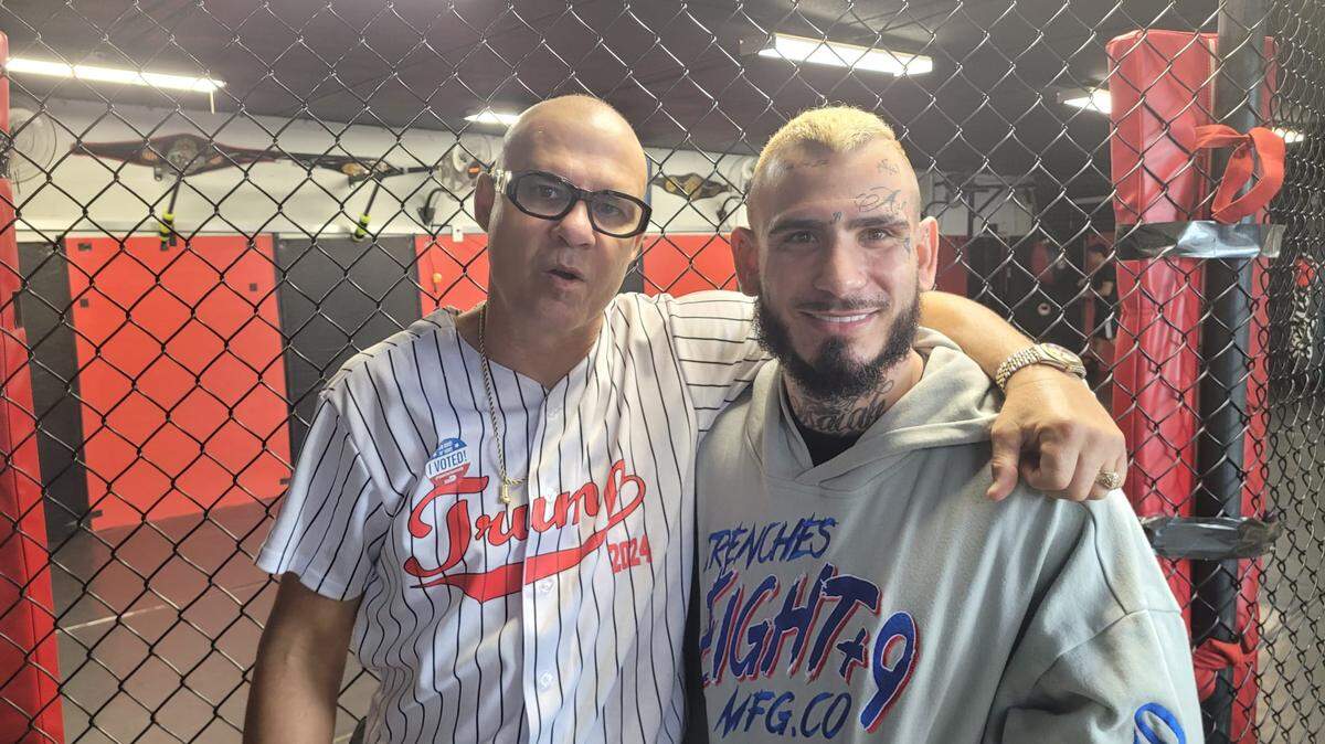 Ahora, sano por completo y con un gran campamento de experiencia a las órdenes del profesor Eric Castaños (izq.) en Miami, Bryan Durán vuelve al mismo escenario del Hard Rock Live en el Hotel y Casino Hard Rock de Hollywood, Fort Lauderdale, para reiniciar la búsqueda de la faja mundial.
