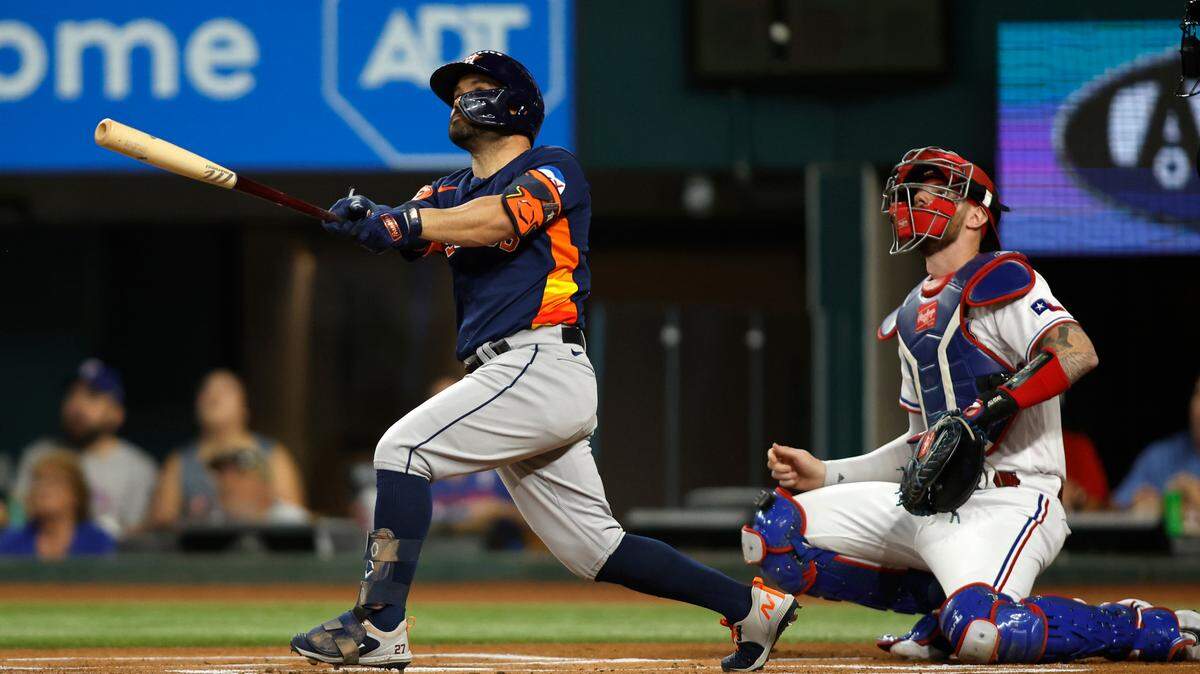  José Altuve sacudió jonrón en sus primeros tres turnos, incluidos dos ante el derecho estelar Nathan Eovaldi, quien volvía recién de la lista de los lesionados, y los Astros de Houston trituraron el martes 14-1 a los Rangers de Texas.

