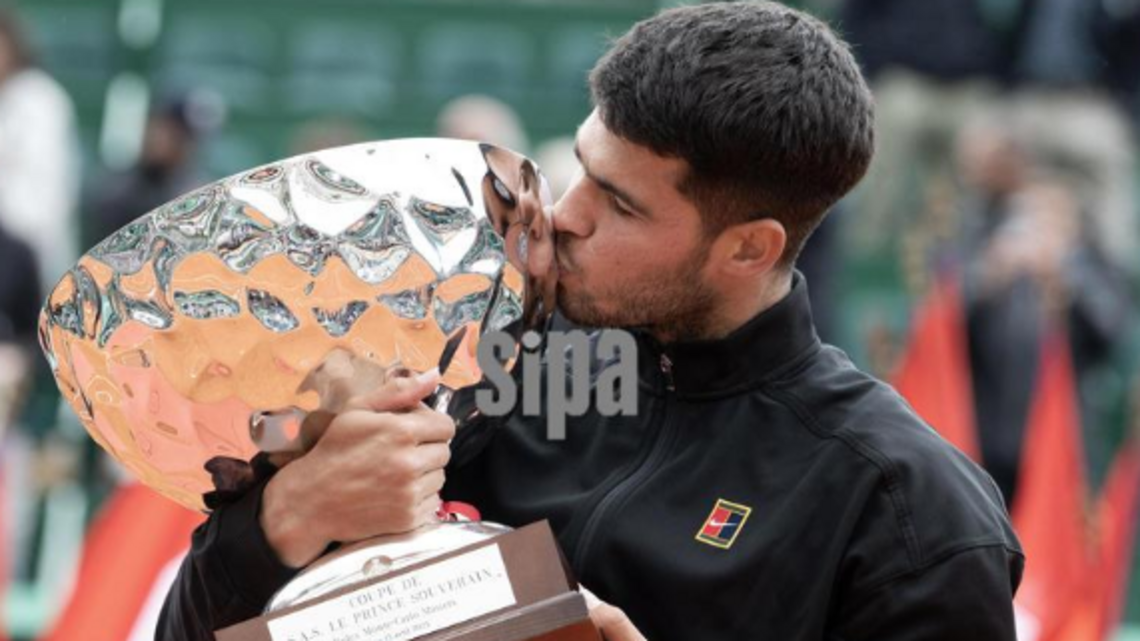 Alcaraz remonta en la final y sube al trono por primera vez en Montecarlo