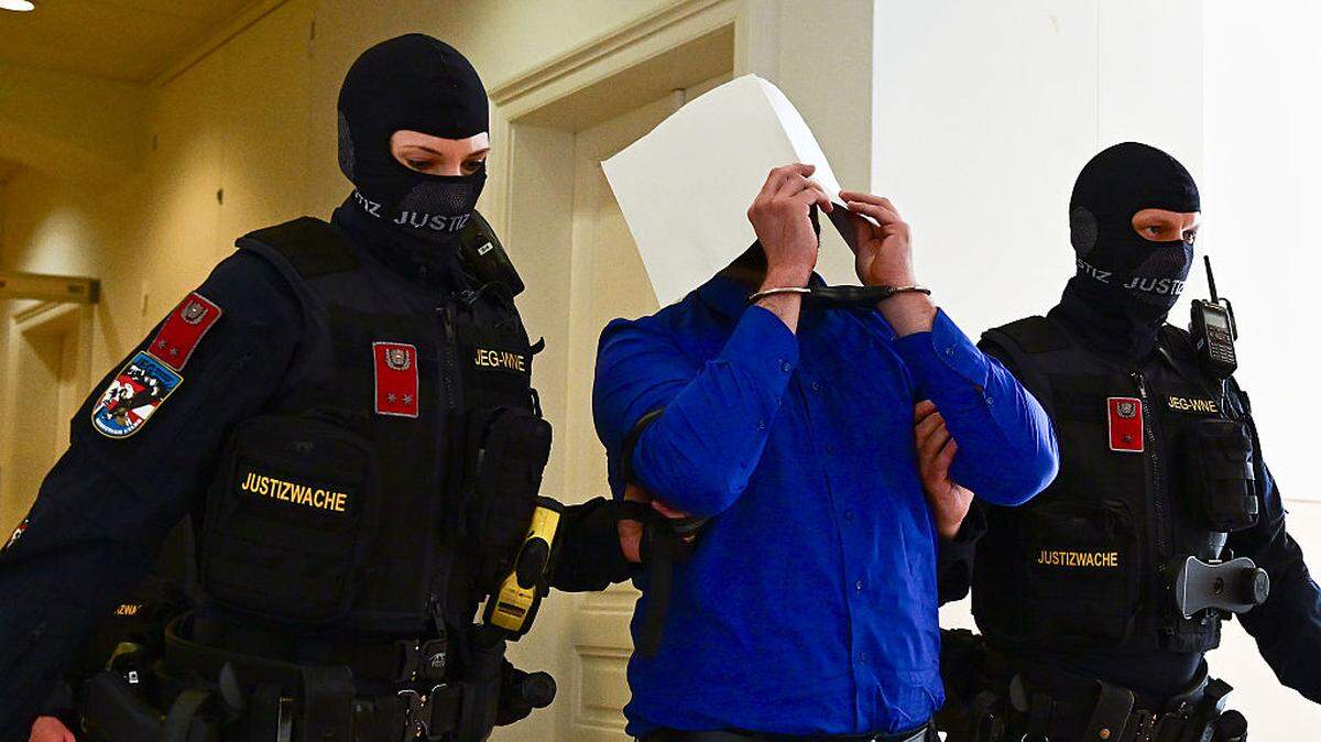 Un tribunal austríaco condenó el jueves a 15 años de prisión al joven de 21 años Beran A., quien se declaró culpable de planear un atentado yihadista finalmente frustrado contra un concierto de Taylor Swift en Viena.