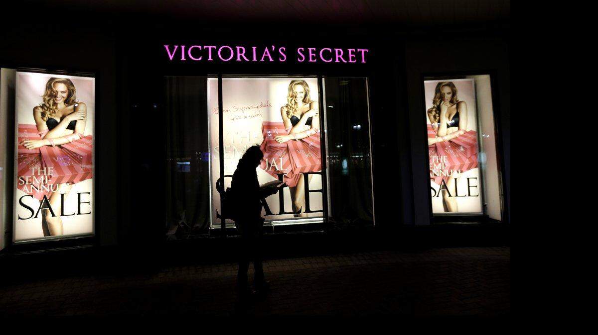 Una tienda de Victoria's Secret en Chicago. Una joven de origen hispano fue acusada este jueves en Nueva York de asesinato por la muerte de su recién nacido en 2013, que parió en la casa de una amiga y cuyo cuerpo cargaba en una bolsa mientras estaba en una tienda de Victoria's Secret de la ciudad.