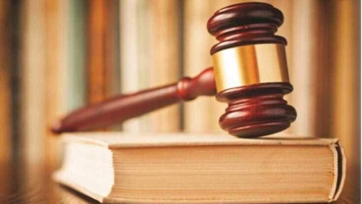 Una demanda presentada contra el Distrito Escolar del Condado de Miami-Dade y varios empleados de una escuela de Homestead alega que dos hermanas fueron víctimas de abuso sexual por parte de un maestro.