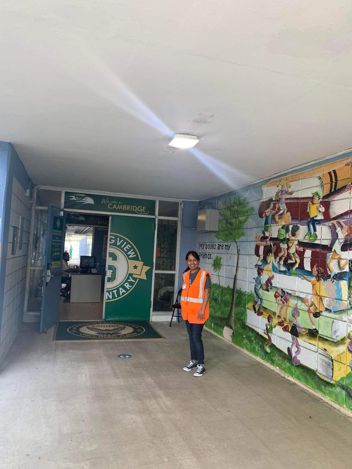 Todo marcha tranquilo y se mantienen llegando los votantes, aunque se esperan más a medida que avance la jornada de votación primaria dijo dijo la trabajadora de elecciones Sandra Torres, en el precinto en la escuela primaria Springview en el 1122 Bluebird Avenue, Miami Springs