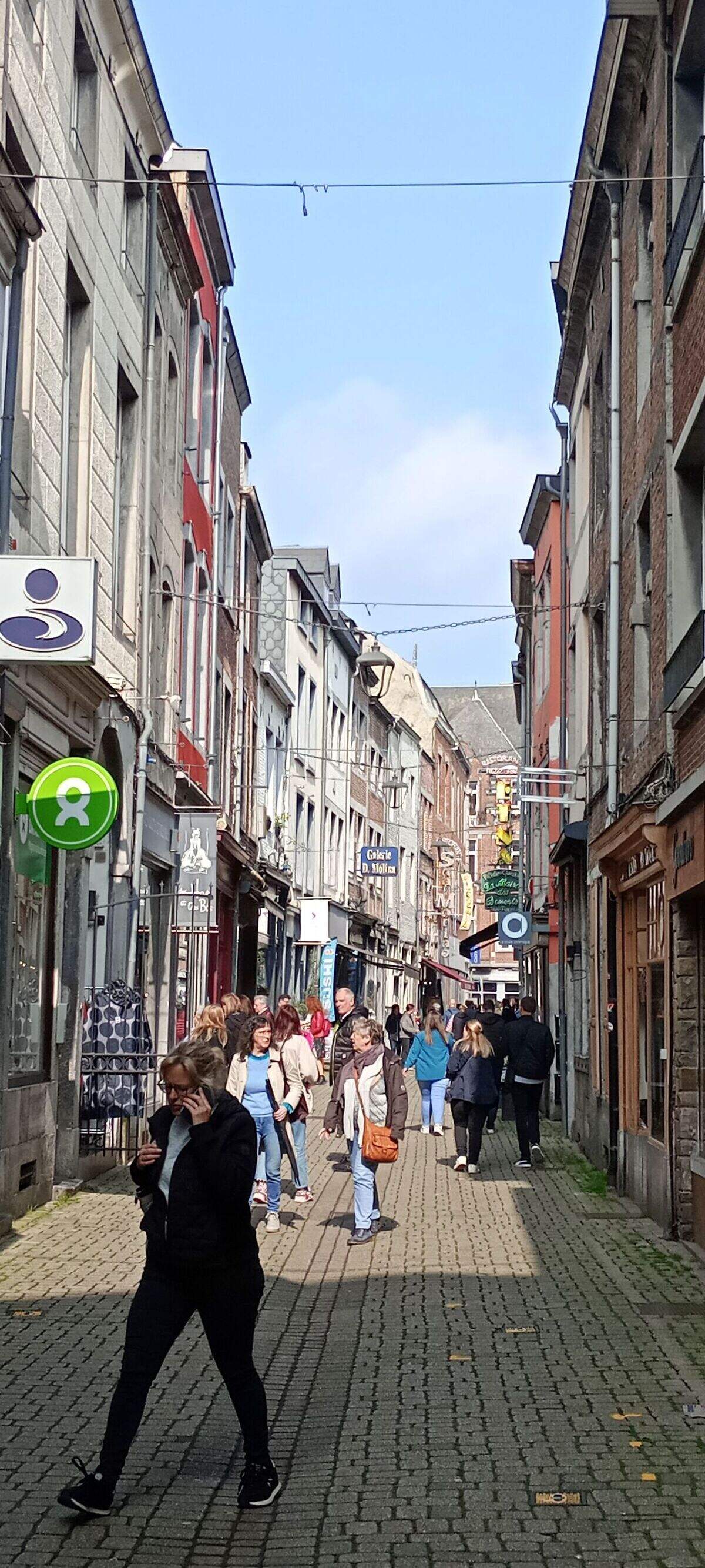 Namur vibra con la vida al aire libre, tanto en las acogedoras terrazas de sus pintorescas calles y plazas como a lo largo de las riberas del Mosa.