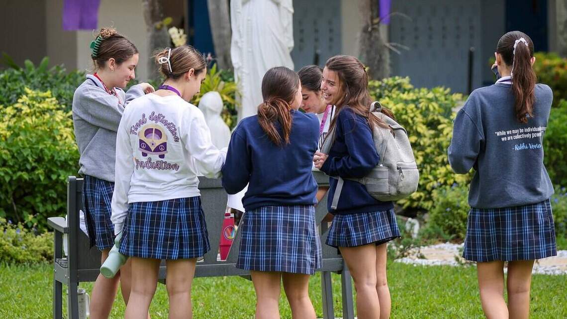 Auge de escuelas católicas en el sur de Florida: ¿Por qué las prefieren las familias en Miami?