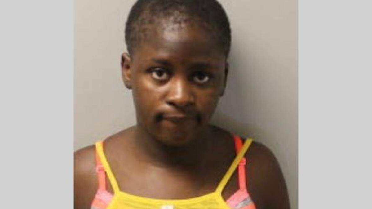Tykira Vicent está acusada de robar información de tarjetas de crédito y débito de los clientes de un McDonald's en Florida.