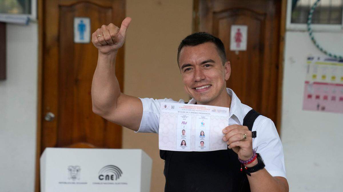 El empresario Daniel Noboa avanza a la cabeza del balotaje en Ecuador, con más del 60% del conteo preliminar. El registro electrónico de votación señaló que Noboa llevaba una ventaja de 52,42% frente al 47,58% de la abogada izquierdista Luisa González, con el 62,98% de las actas contadas.