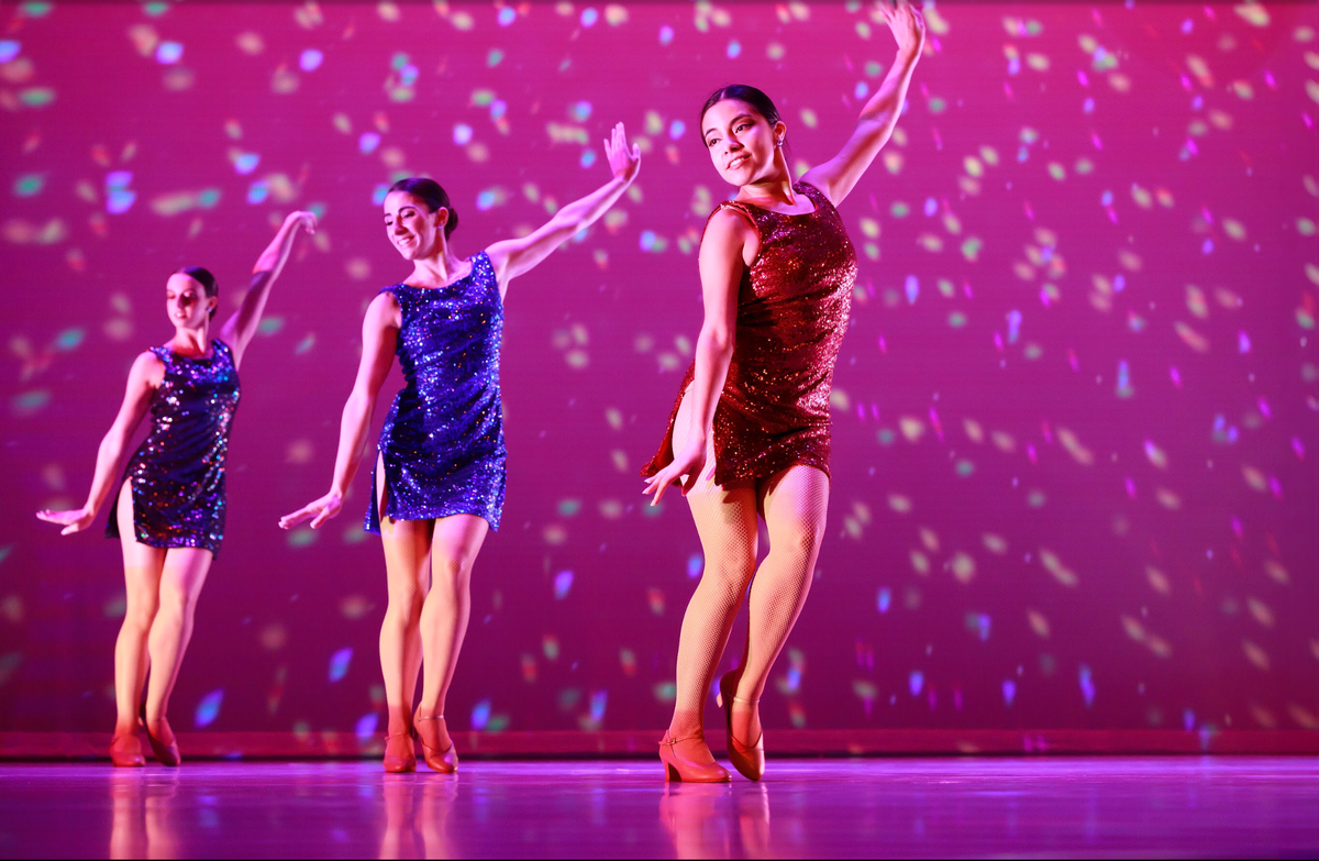 Las bailarinas de Zest Collective en “R-E-S-P-E-C-T”. De izquierda a derecha: Alexandra Werble, Olivia Yaya-Hernández y Nicole Pedraza. 