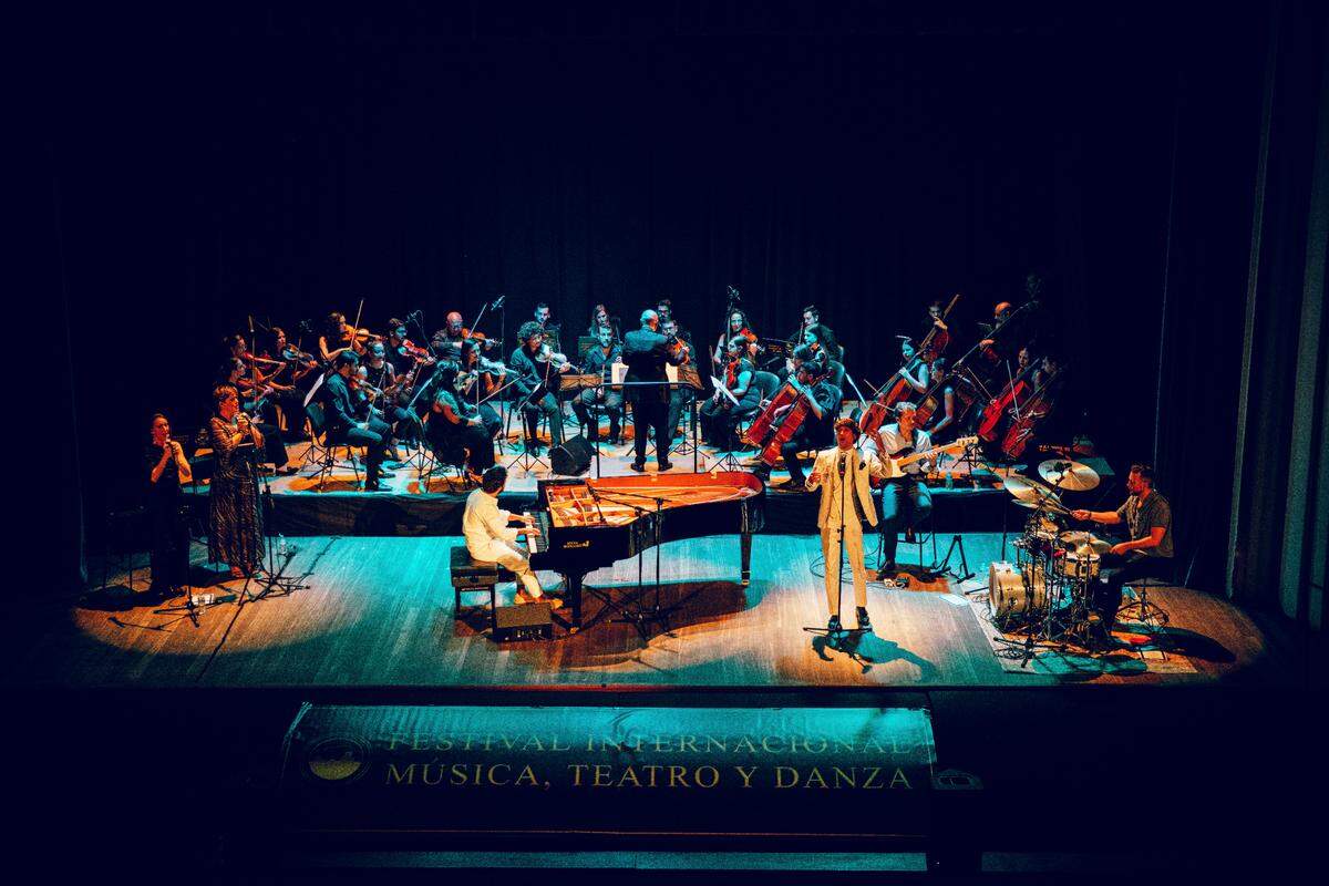 Chico Pérez Chico Pérez con la Orquesta Sinfónica “Ciudad de Priego”, 2024. 