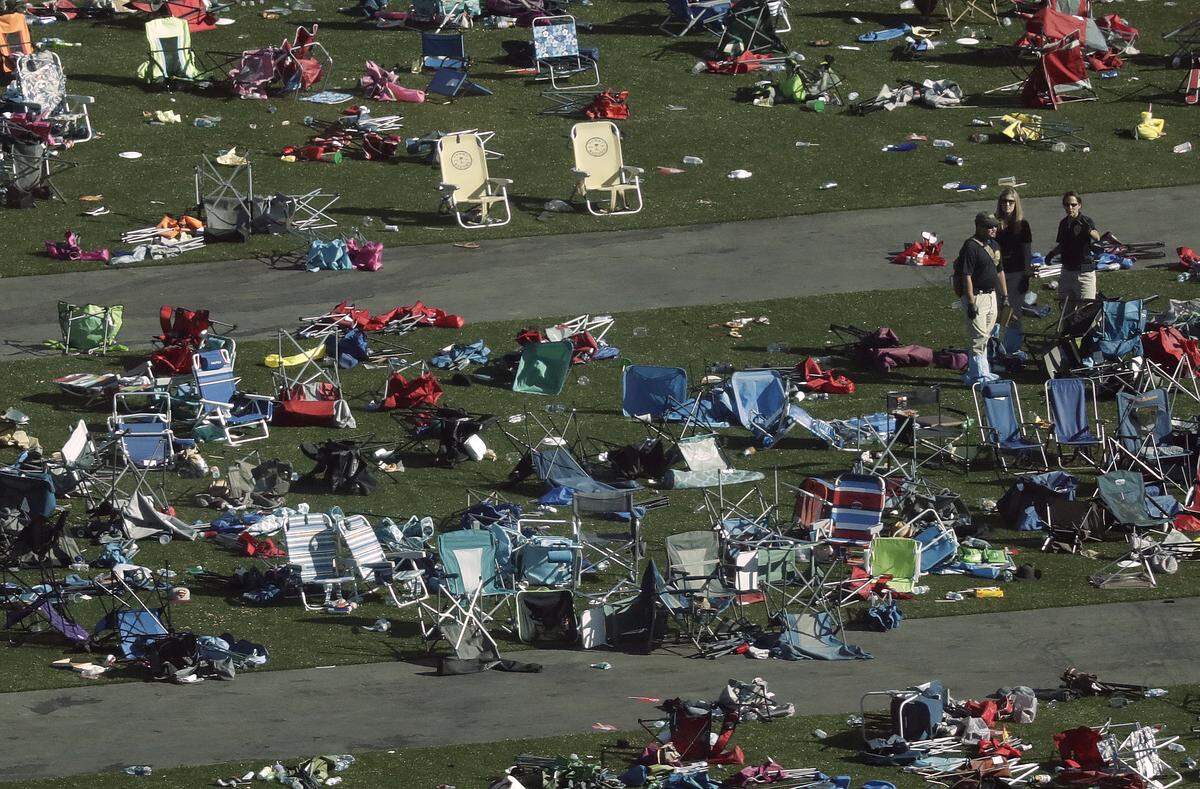 El 1 octubre de 2017 Stephen Paddock dispara desde la habitación del hotel en el que se alojaba contra la multitud que asistía a un concierto de música country en Las Vegas y mata a 58 personas antes de acabar con su vida.