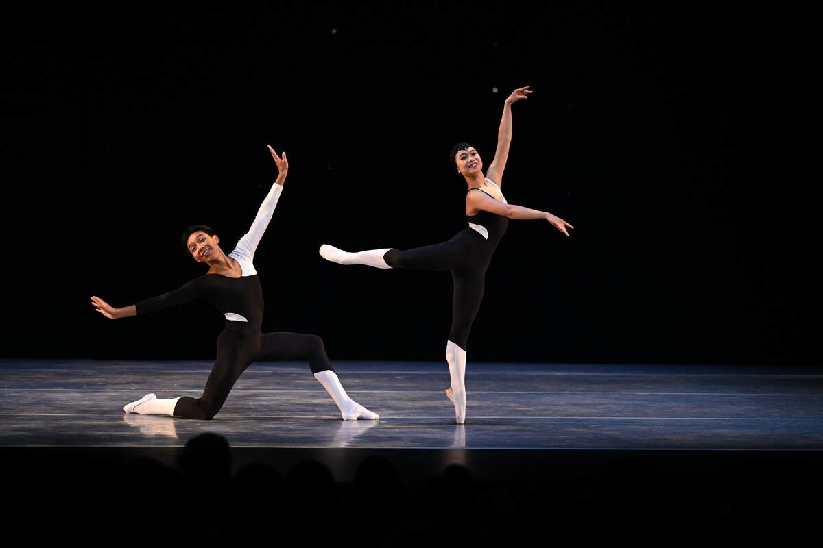 Samuel Portilla y Qian Hui Tan, bailarines de Arts Ballet Theatre of Florida (ABTF), en “Doble Corchea”, coreografía de Vicente Nebrada.