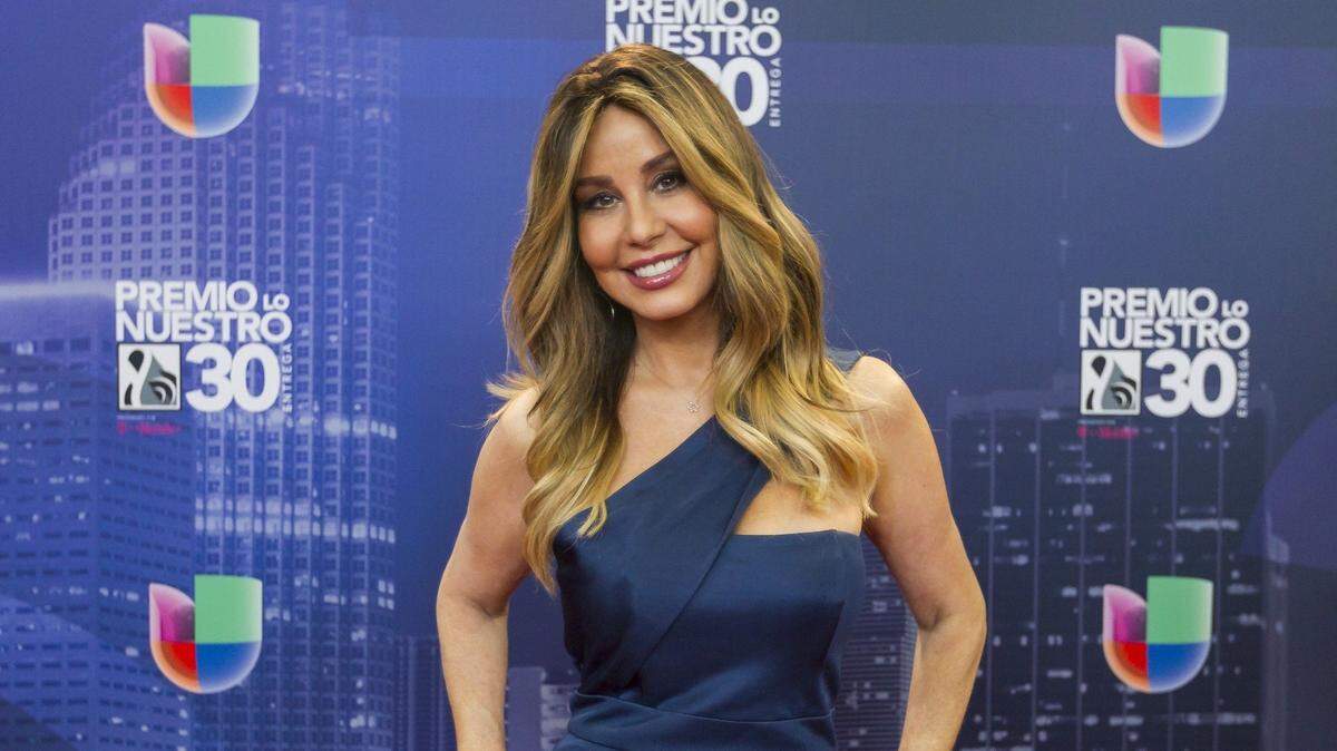 Myrka Dellanos presentando la alfombra roja de Premios Lo Nuestro en el American Airlines Arena en el downtown de Miami el 20 de febrero del 2018.