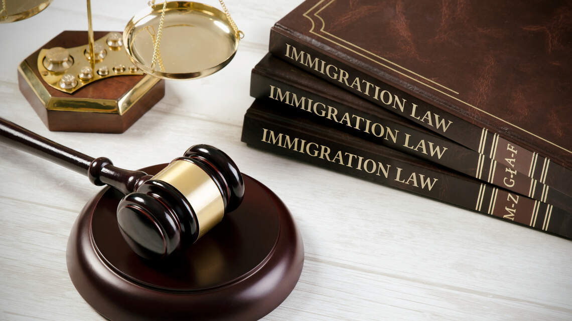 Crecen las estafas con falsos ‘abogados’ de inmigración. ¿Qué hacer para evitarlas?