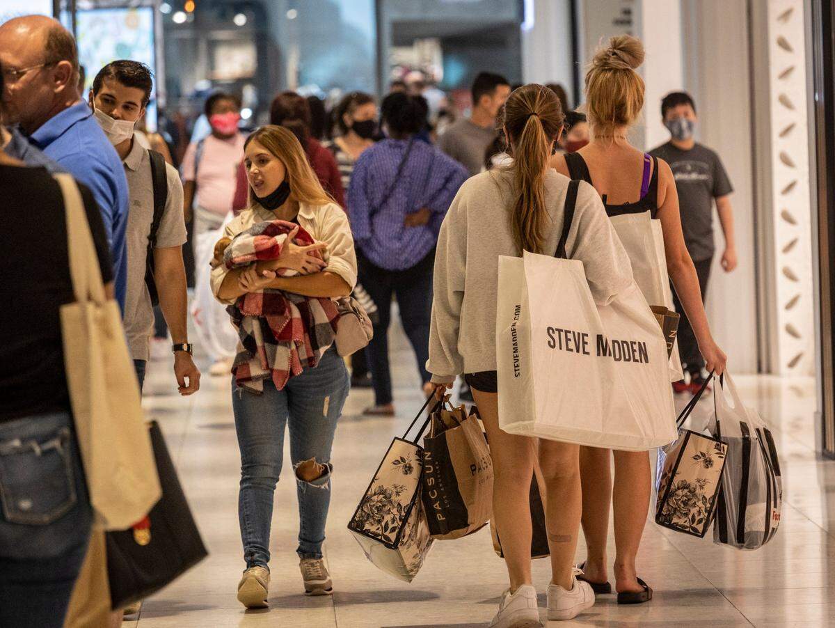 Shoppers walk around Aventura Mall on Black Friday, Nov. 26, 2021.