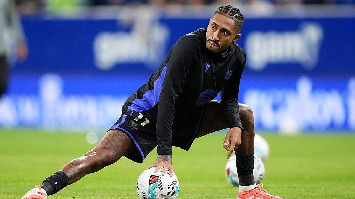 OVIEDO, SPAIN - SEPTEMBER 25: Raphinha of FC Barcelona looks on prior to the LaLiga EA Sports match between Real Oviedo and FC Barcelona at Carlos Tartiere on September 25, 2025 in Oviedo, Spain. (Photo by Juan Manuel Serrano Arce/Getty Images)