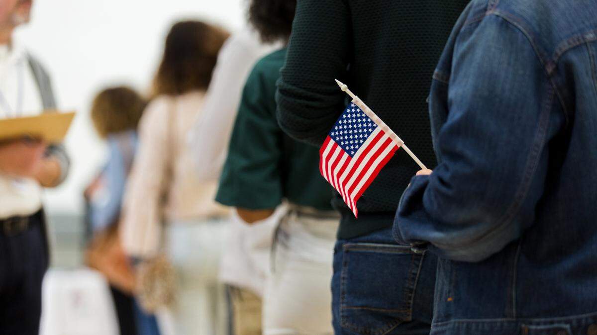 A las personas que quieren emigrar a Estados Unidos, una de las opciones es solicitar una visa de interés nacional, habilidades extraordinarias o certificaciones laborales.