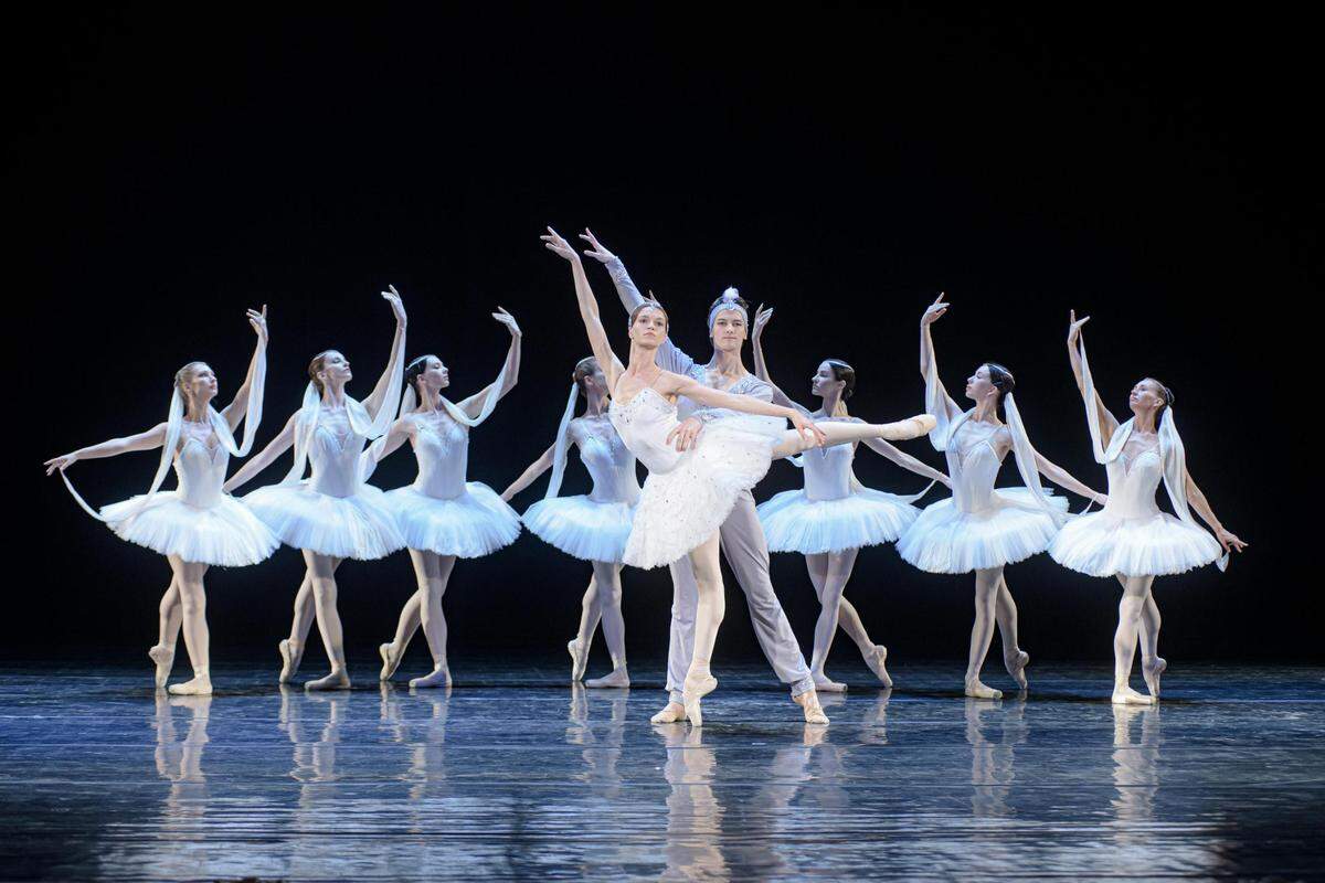 Anastasiia Shevchenko e Ivan Avdijevsky en “La Bayadere”.