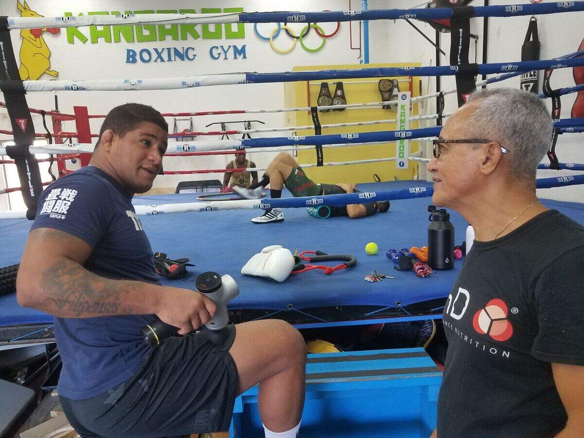 Jorge Rubio tiene un sentimiento agridulce. El profesor cubano está contento con la actuación de Gilbert Burns en su cerrada derrota contra Khamzat Chimaev, pero siente que su pupilo pudo haber hecho un poco más para inclinar la balanza.