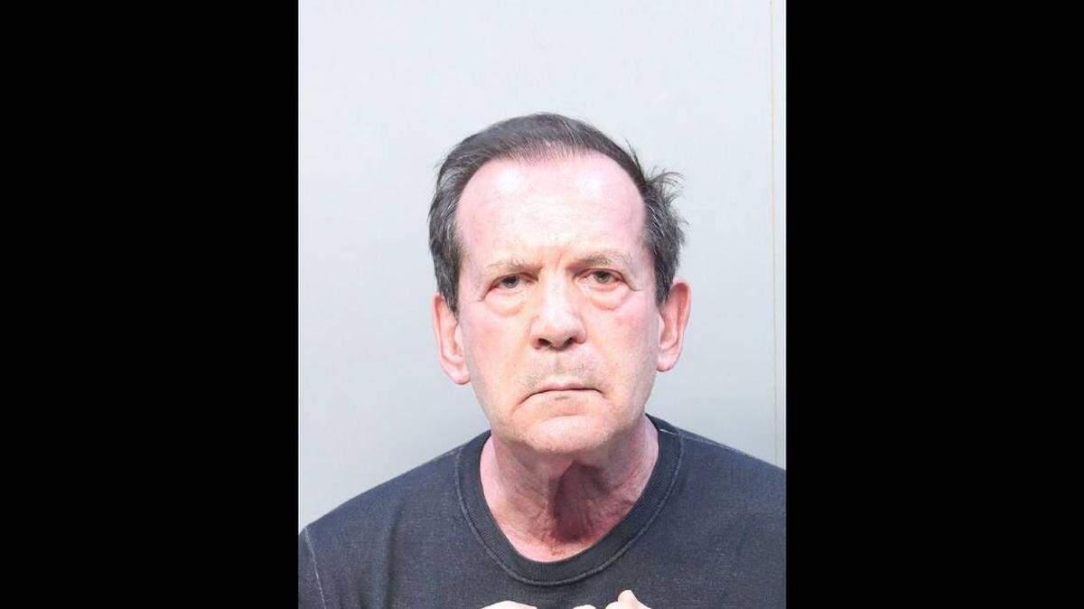 El Dr. Mark Zager fue acusado de vender recetas ilegales.