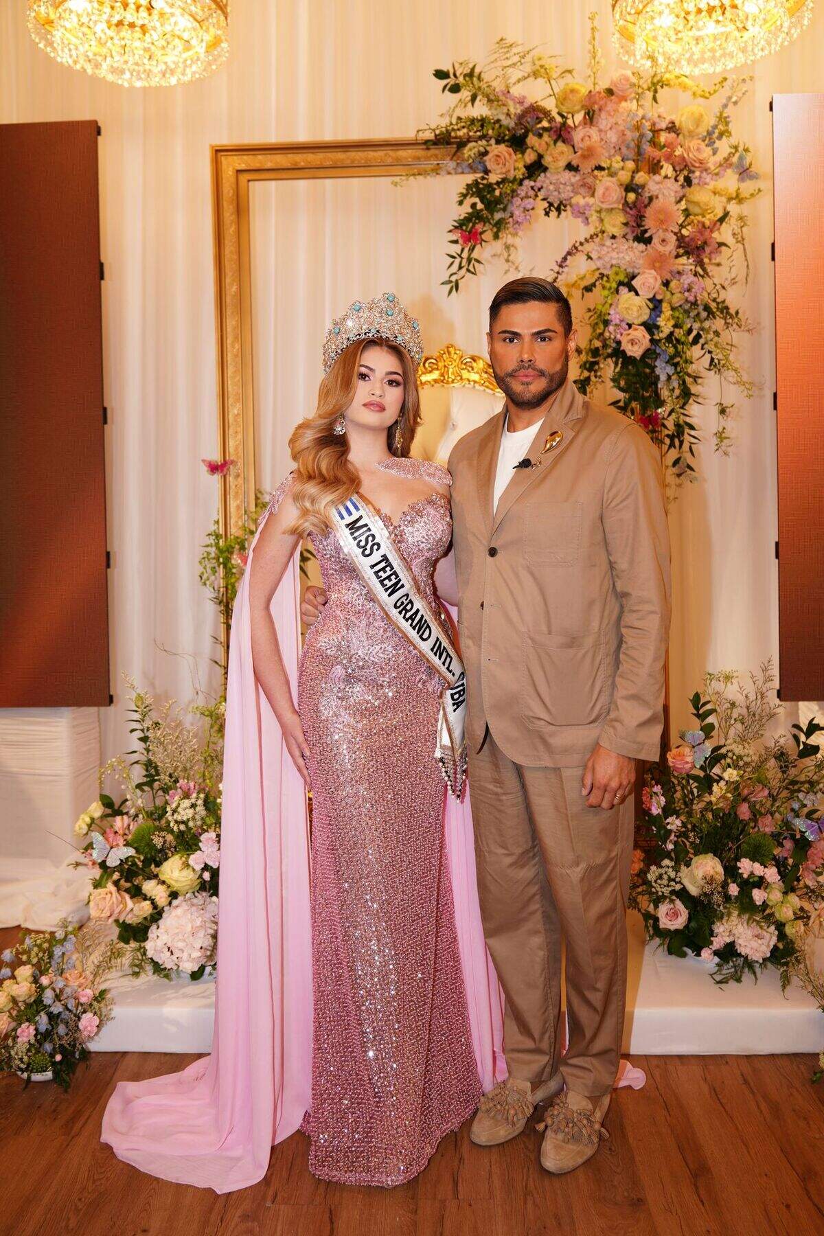 La coronación fue realizada por el director del nuevo certamen, Prince Julio César, que es el mismo organizador del Miss Universe Cuba.