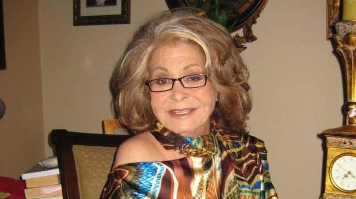 La Profesora Selegna alcanzó la popularidad en el programa de Telemundo ‘Ocurrió así’.