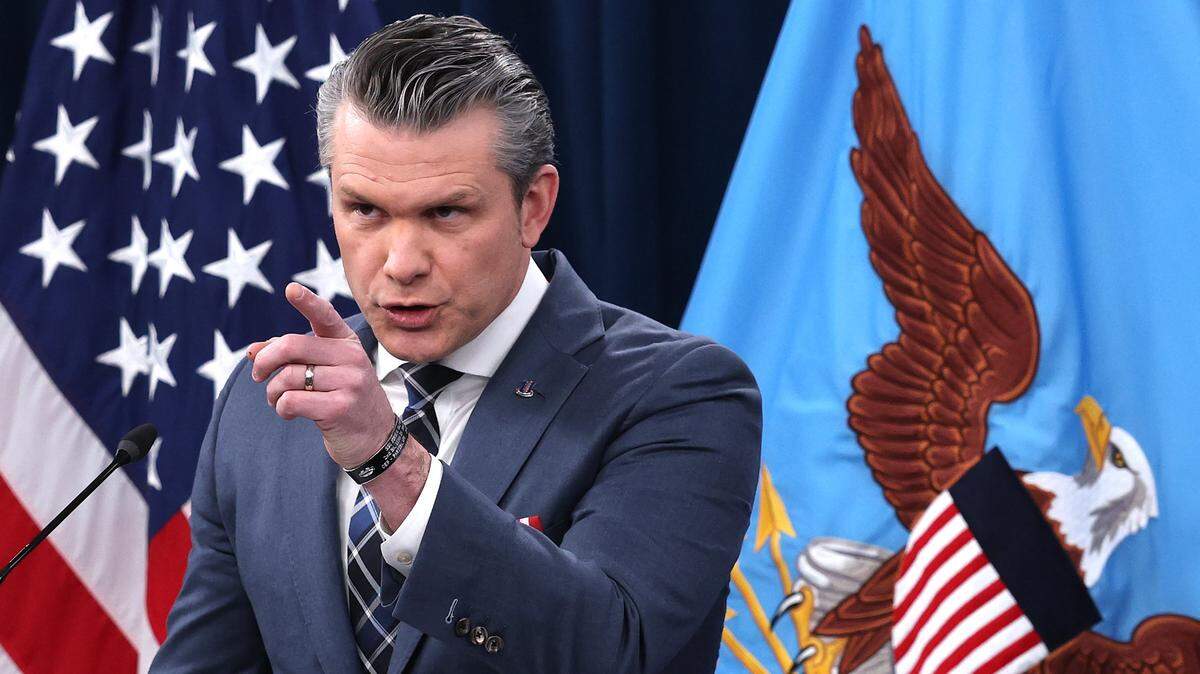 El secretario de Defensa de Estados Unidos, Pete Hegseth, ofrece actualizaciones sobre las operaciones militares en curso en Irán durante una rueda de prensa en el Pentágono, el 19 de marzo de 2026, en Arlington, Virginia.