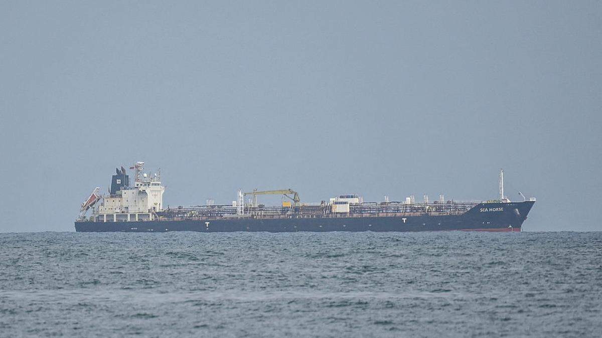 Esta imagen muestra al buque tanque de crudo *Sea Horse* —con bandera de Hong Kong y transportando unos 200.000 barriles de combustible de origen ruso, originalmente con destino a Cuba— frente a la costa de Puerto Cabello, Venezuela, el 29 de marzo de 2026.