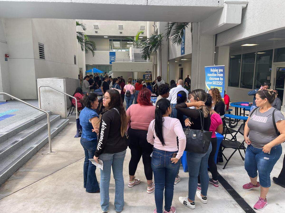 En la feria de trabajo del 12 de septiembre puede informarse sobre los programas para aprender inglés del Miami Dade College y los cursos acelerados para adquirir una profesión.