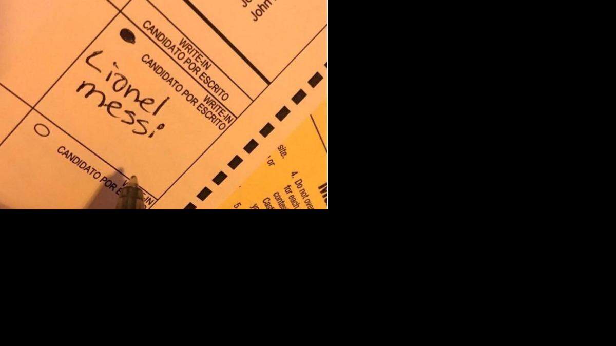 Un votante escribió el nombre de Leo Messi en la papeleta de las elecciones de Estados Unidos. La foto se ha vuelto viral luego de publicarse en las redes sociales.