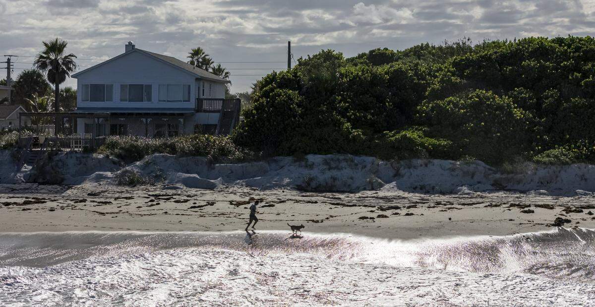 Los planes futuros para desarrollar la isla barrera tendrían que considerar su impacto ecológico, social y de seguridad, pero obtener esta designación parecía una apuesta arriesgada. 