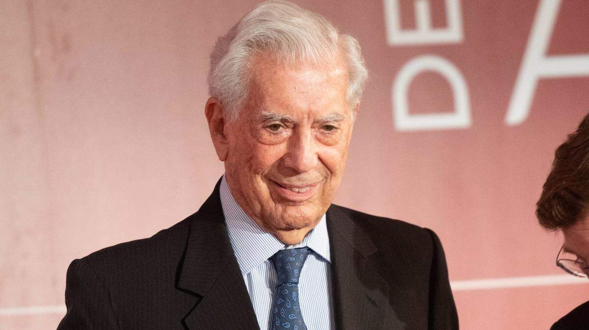 MARIO VARGAS Llosa fue recibido con bombos y platillos por la Academia Francesa. EUROPA PRESS REPORTAJES