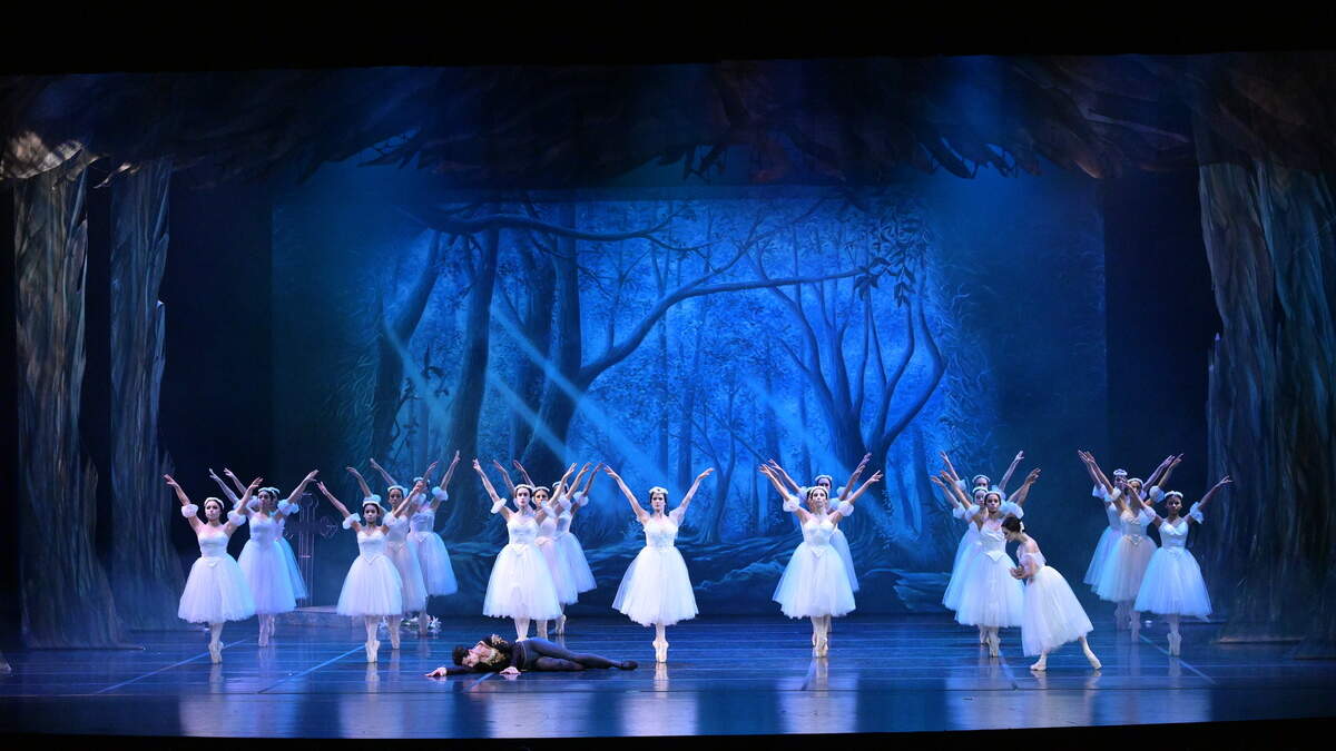 Un momento del ballet “Giselle” del Ballet Clásico Cubano de Miami, cuyo segundo acto se presentará el sábado 11 de febrero en el Fillmore Miami Beach. 