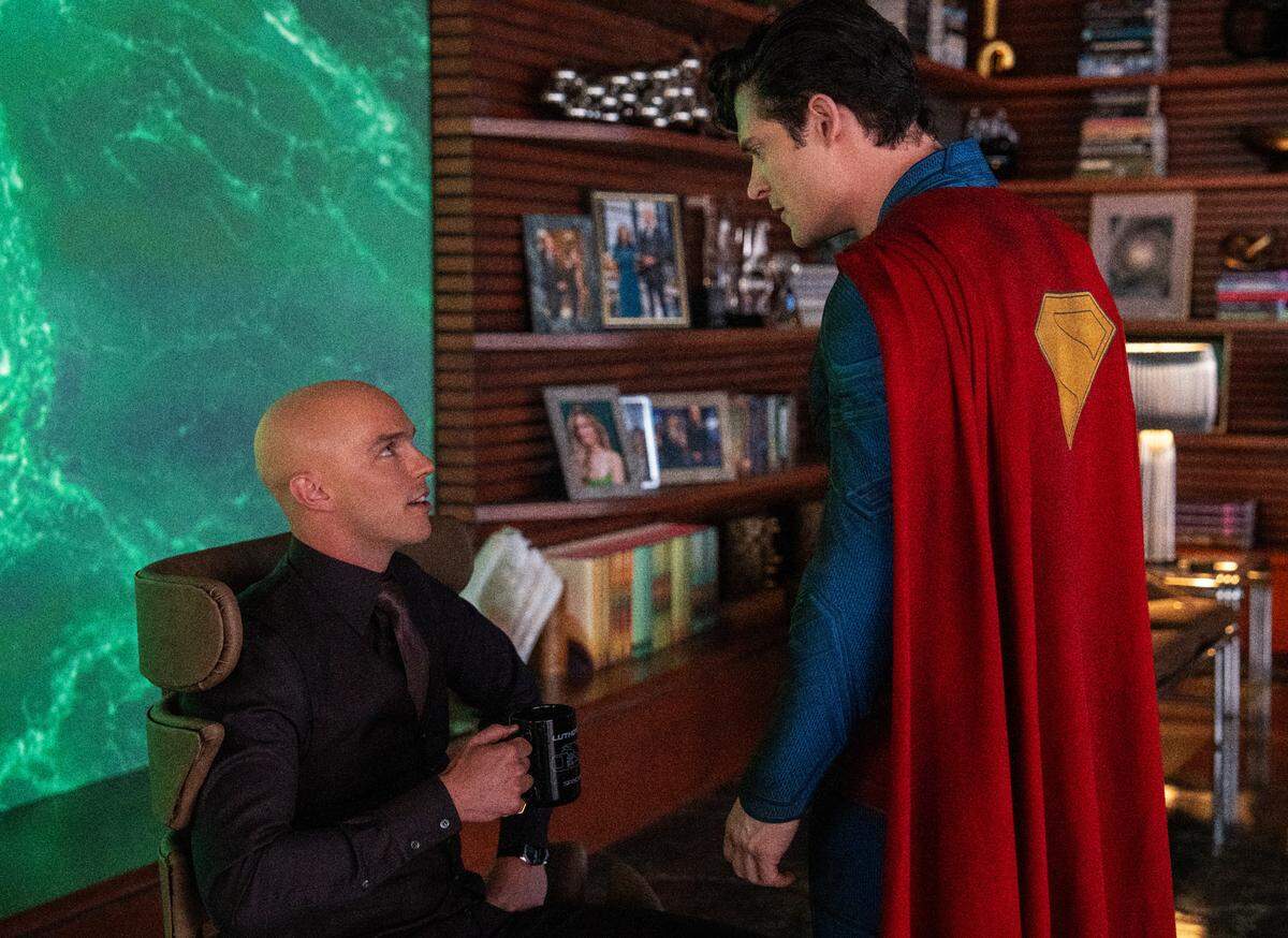 Nicholas Hoult como Lex Luthor y David Corenswet en el papel de Superman.