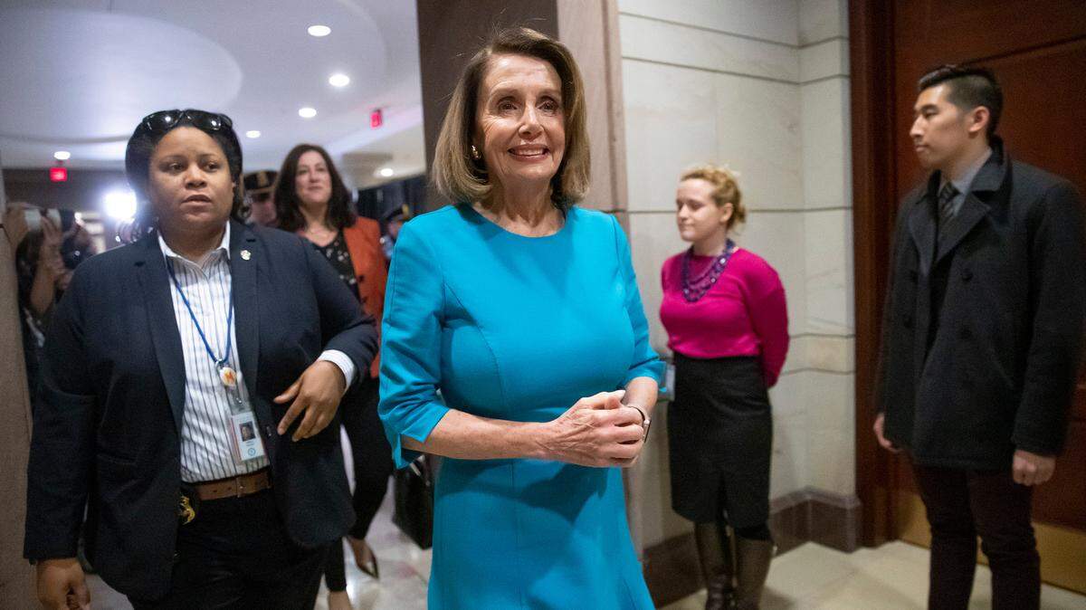 Nancy Pelosi ganó el miércoles  la nominación de su partido para volver a presidir la nueva Cámara de Representantes que se inaugurará en enero.