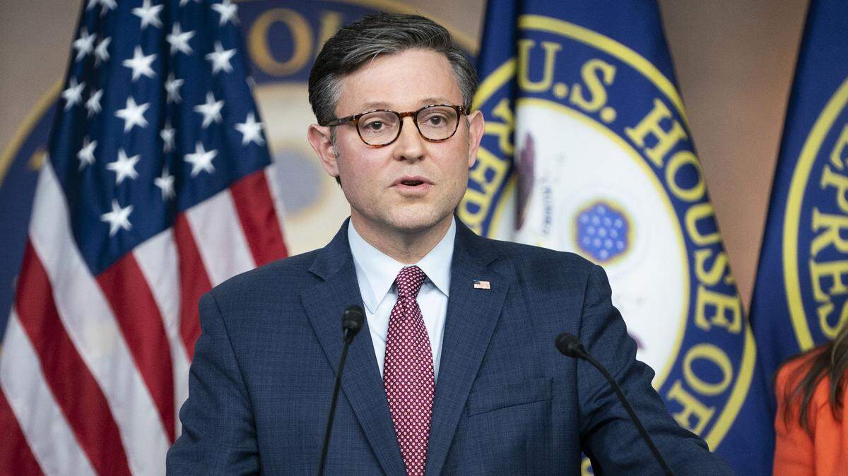 El presidente de la Cámara Baja, Mike Johnson, republicano de Luisiana, ofrece una conferencia de prensa el jueves 2 de noviembre de 2023, en el Capitolio, en Washington D.C.