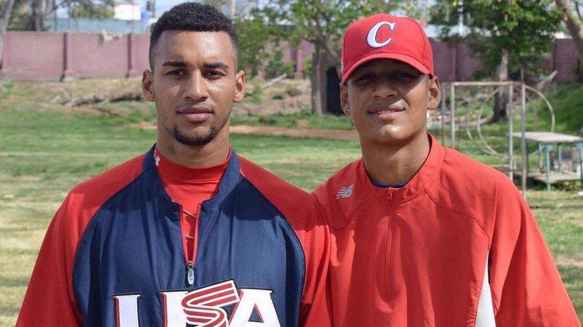 VICTOR VICTOR Mesa y Víctor Mesa Jr. (d) intentarán llegar a Grandes Ligas en un futuro no muy lejano.