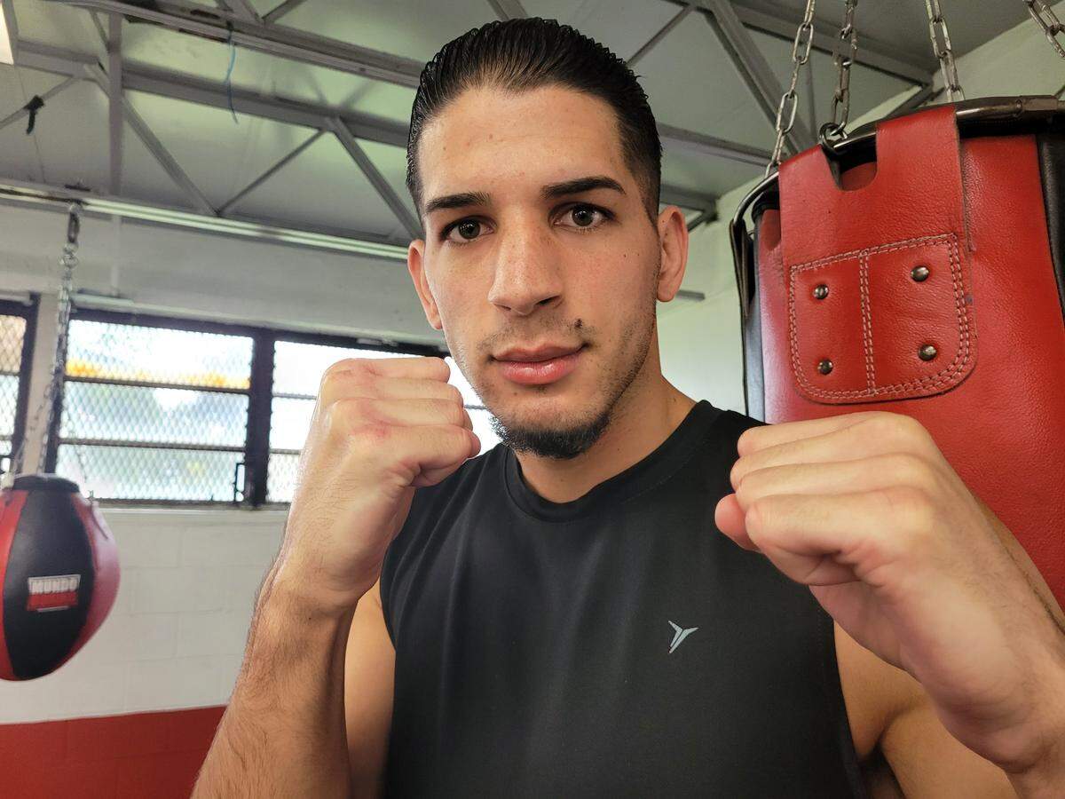 Todos le conocen como Chocolate Blanco, pero Anthony Martínez lo menos que quiere ser es dulce para sus rivales. Hijo de una familia cubana que emigró en busca de mejor vida, este guerrero va a su 12da pelea profesional.