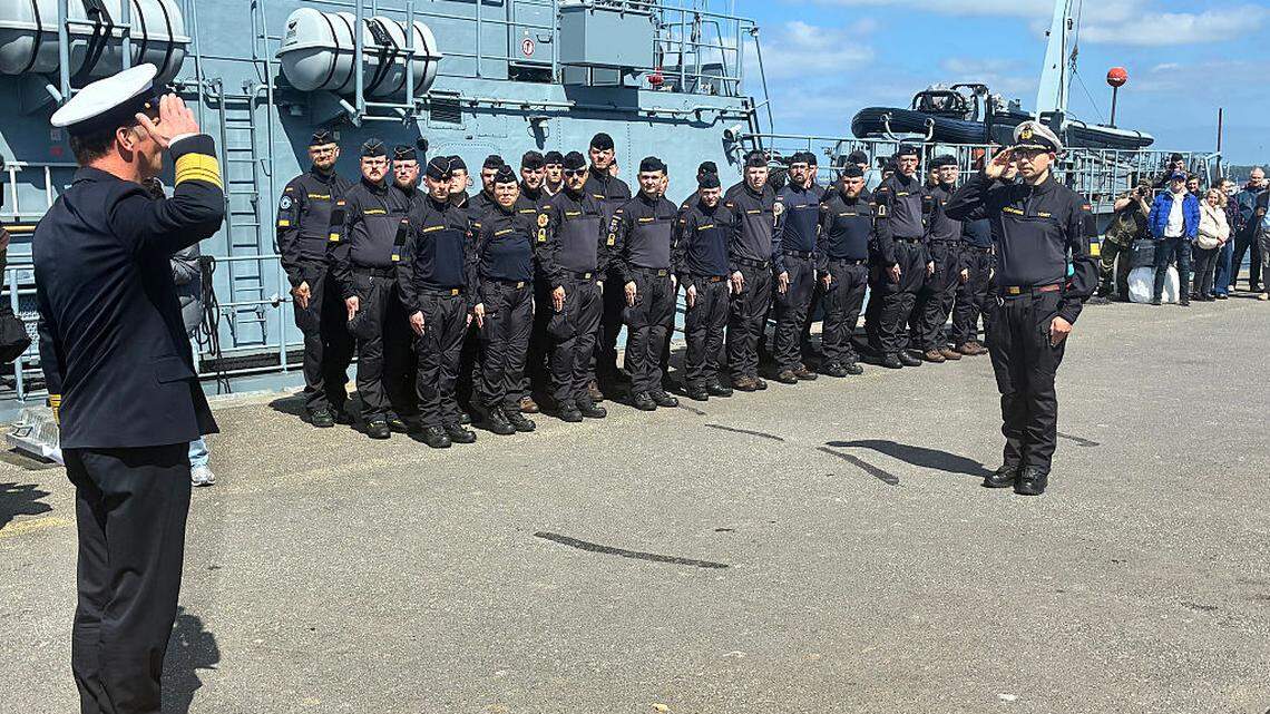 Irán dispara misiles como “advertencia” contra los barcos militares de EEUU