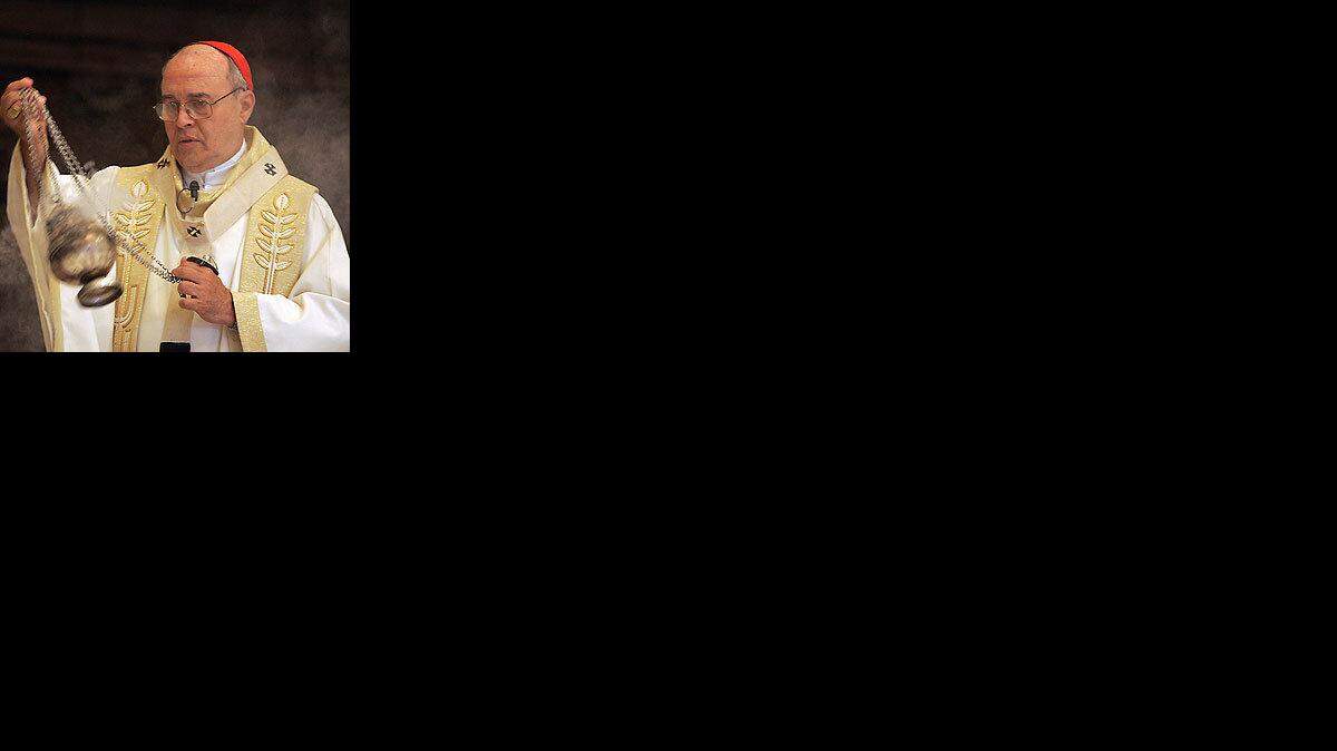 El cardenal Jaime Ortega oficia una misa en la Catedral de La Habana.