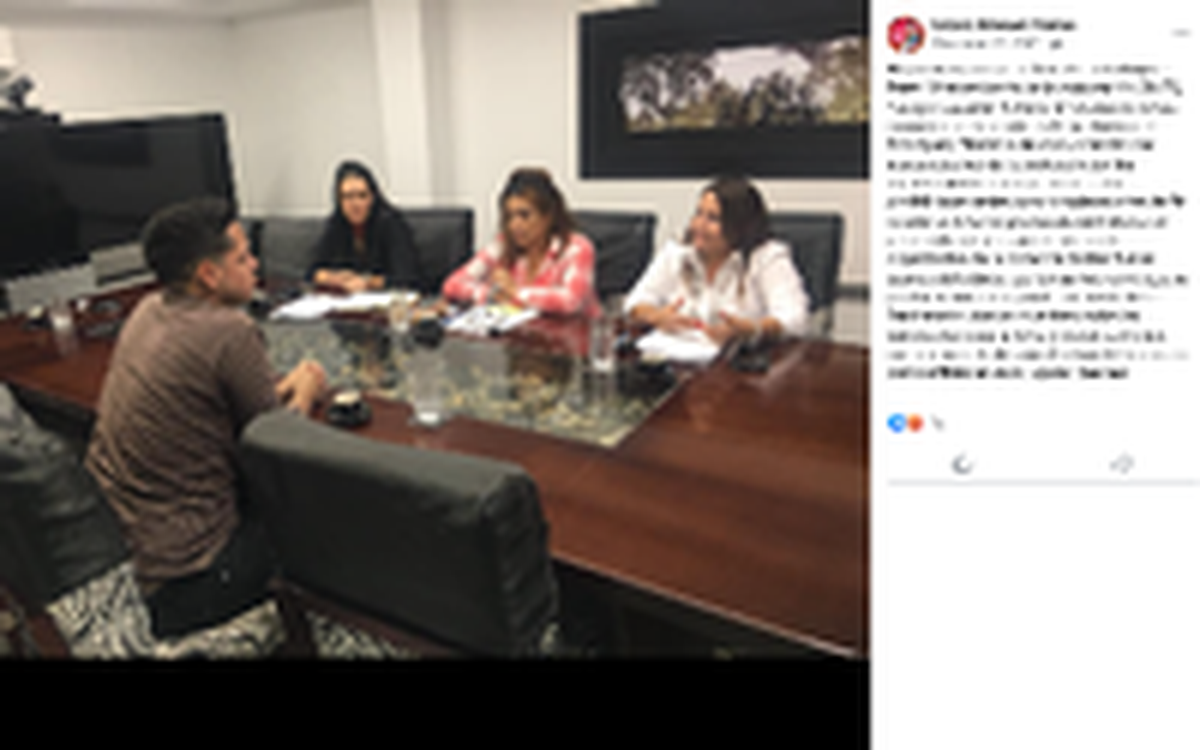 La vicepresidenta de Cimex, Diana Rosa Rodríguez Pérez (primera derecha), y otros dos funcionarios de Cimex en una reunión de diciembre de 2022.