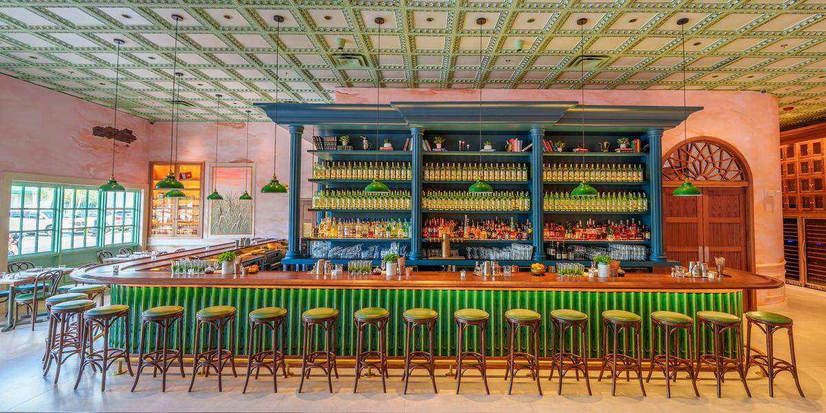 El bar es el principal foco de diseño del nuevo restaurante La Cañita en Kendall.