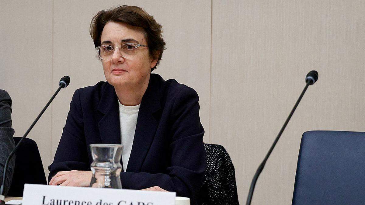 La presidenta del Museo del Louvre, Laurence des Cars, antes del inicio de una audiencia ante el comité de cultura del Senado en el Senado francés, en París, el 17 de diciembre de 2025.