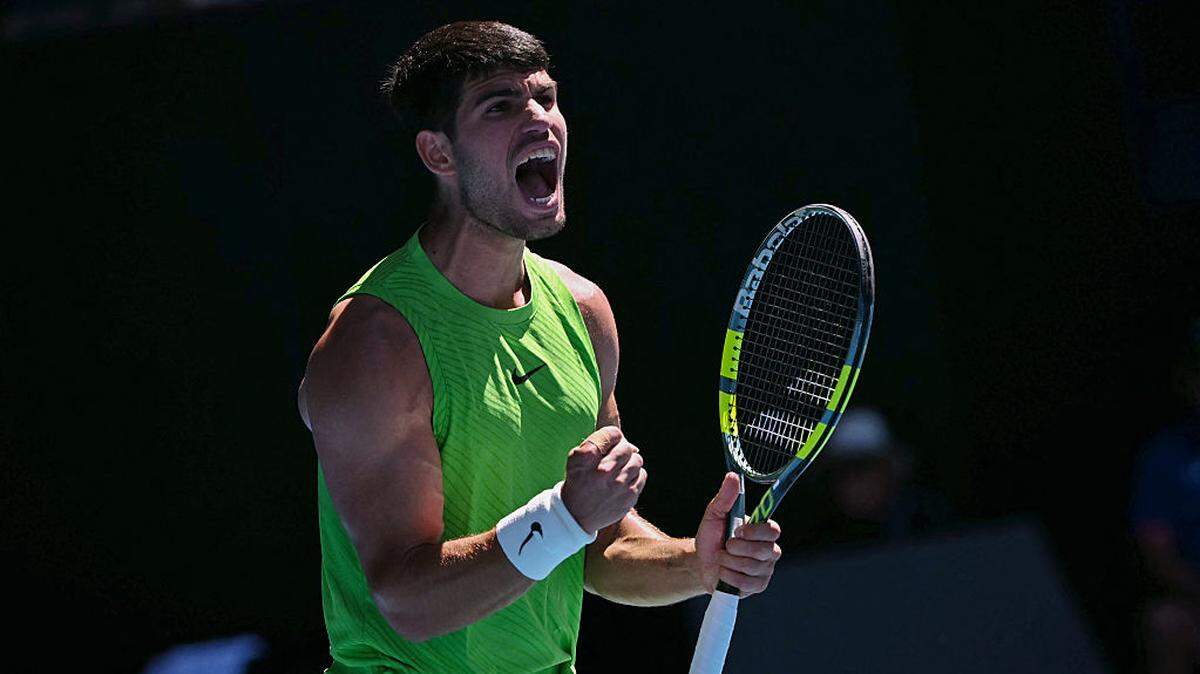 La estrella española Carlos Alcaraz se impuso 7-6 (7/4), 6-3 y 6-2 al alemán Yannick Hanfmann, el miércoles en el Abierto de Australia.  