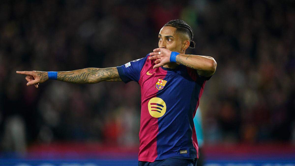 El jugador de Barcelona Raphinha celebra tras anotar un gol ante Benfica, en el partido de vuelta de octavos de final de la Liga de Campeones, celebrado el 11 de marzo de 2025 en Barcelona.
